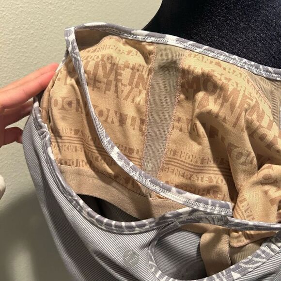 Lululemon Size 4 Racerback Gray Top - Picture 8 of 8